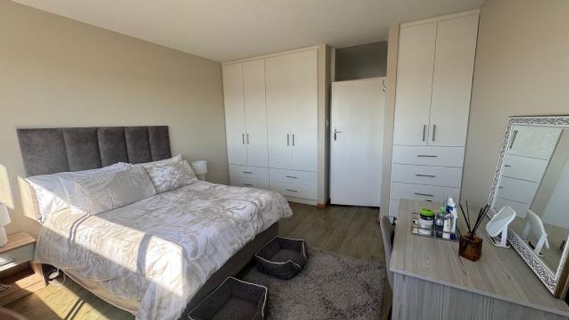 To Let 2 Bedroom Property for Rent in Pinelands Western Cape